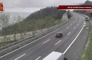 A10, in quattro aggrediscono marocchino poi lo investono con l’auto A10, in quattro aggrediscono marocchino poi lo investono con l’auto