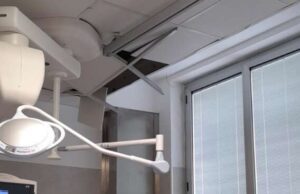 Pronto soccorso S. Martino, crollato pezzo controsoffitto: una postazione inagibile