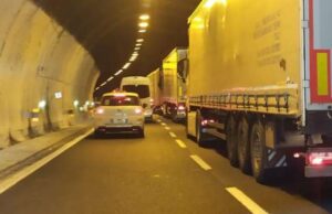 Crollo cavi A12, galleria Monte Sperone riaperta