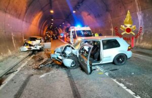 SS 45 Torriglia, frontale nella galleria di Laccio: otto feriti, tra cui due bimbi SS 45 Torriglia, frontale nella galleria di Laccio