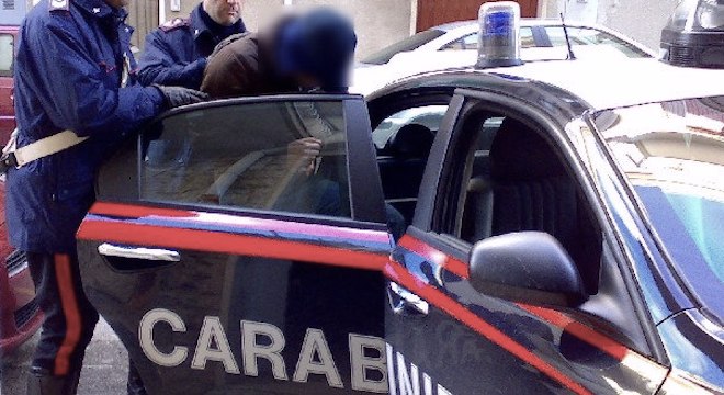 I carabinieri intervengono per schiamazzi e trovano la droga