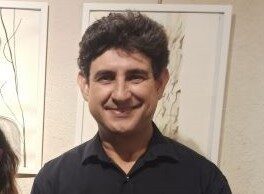 Il presidente Sardo presenta la prossima collettiva all’Ucai di Albenga Il presidente Sardo presenta la prossima collettiva all'Ucai di Albenga