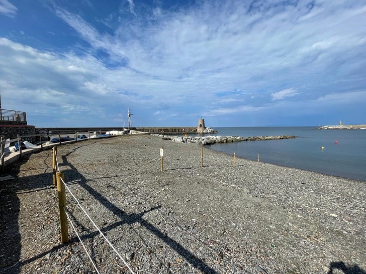 Recco, riapre la bau bau beach, la spiaggia dedicata agli amici a quattro zampe.