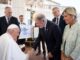 Sindaco Bucci dona bandiera di Ocean Race a Papa Francesco