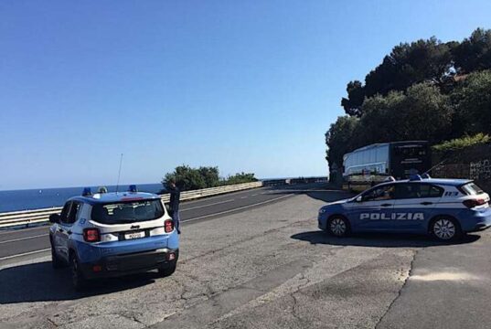 Molestie su minori in spiaggia a Finale, denunciato 65enne Molestie su minori in spiaggia a Finale, denunciato 65enne