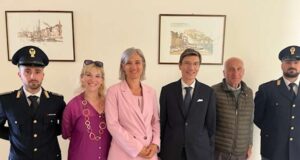 L’Associazione Circolo Parasio Onlus dona due litografie alla Questura di Imperia