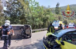 Frontale tra due auto nello spezzino: tre feriti Frontale tra due auto nello spezzino: tre feriti