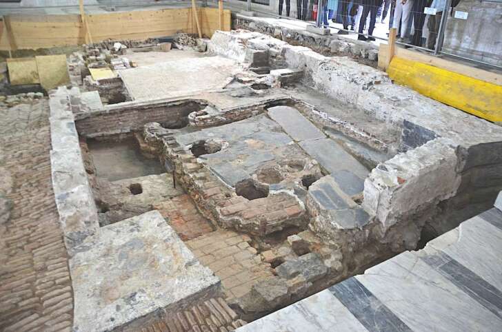 Alla Loggia di Banchi proseguono gli scavi archeologici