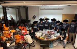 La Polizia locale sequestra 150mila pezzi di merce contraffatta La polizia locale sequestra 150 mila pezzi di merce contraffatta