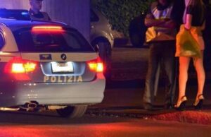 Siti di incontri, estorsioni ai clienti delle escort: presi sei ‘papponi’ stranieri