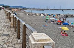Crudeltà a Chiavari, ipovedente rifiutato in spiaggia. Polizia locale non rimprovera incivili
