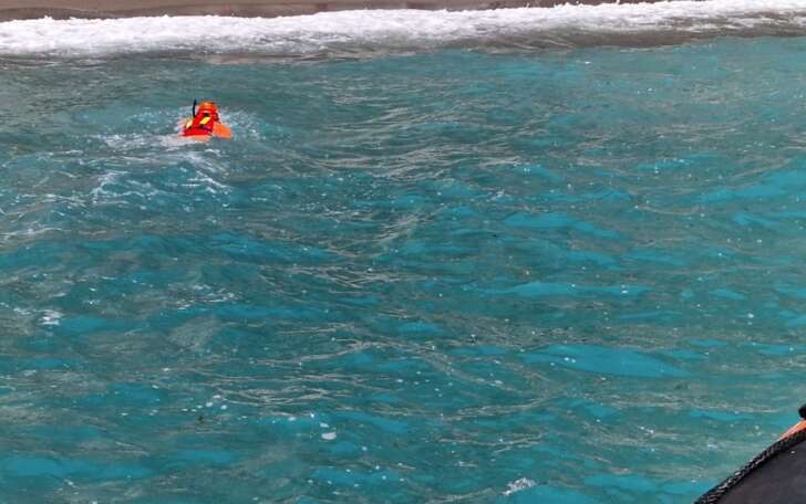 La Spezia, Gommone capovolto con 4 persone a bordo Intorno alle ore 13.15 di ieri subito soccorsi dalla Guardia Costiera di zona La Spezia, Gommone capovolto con 4 persone a bordo Intorno alle ore 13.15 di ieri subito soccorsi dalla Guardia Costiera di zona