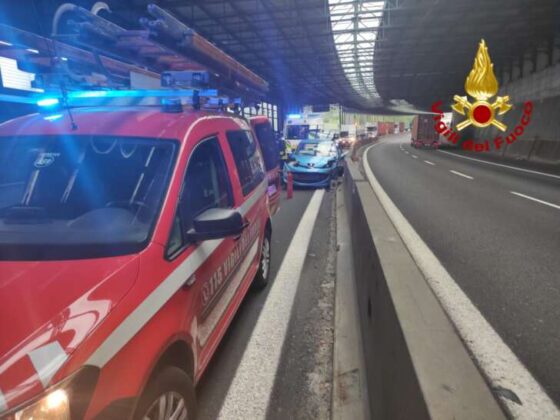 Incidente in A10, donna estratta dall’auto dai vigili del fuoco