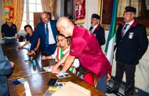 Sarzana, un ex poliziotto attraversa la Via Francigena Sarzana, un ex poliziotto attraversa la Via Francigena