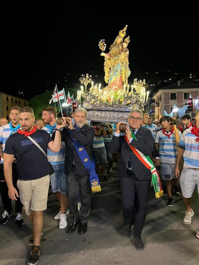 Recco, alla N. S. Suffragio fuochi e alzabandiera dei bambini