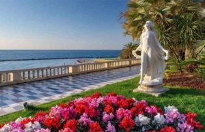 L’estate è ben lontana dall’essere finita nella riviera dei fiori L’estate è ben lontana dall’essere finita nella riviera dei fiori