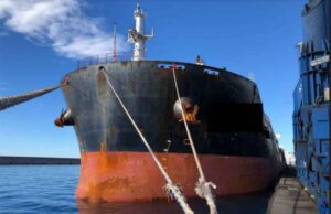 Nave portarinfuse della Bahamas detenuta nel porto di Savona Nave portarinfuse della Bahamas detenuta nel porto di Savona