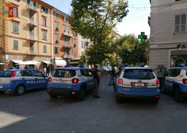 Ruba zaino a una donna ma viene rintracciato tramite le cuffie Ruba zaino a una donna ma viene rintracciato tramite le cuffie