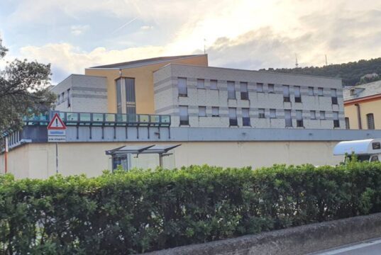 Paura nel carcere di Marassi, detenuto aggredisce un agente e tenta di cavargli un occhio Paura nel carcere di Marassi, detenuto aggredisce un agente e tenta di cavargli un occhio