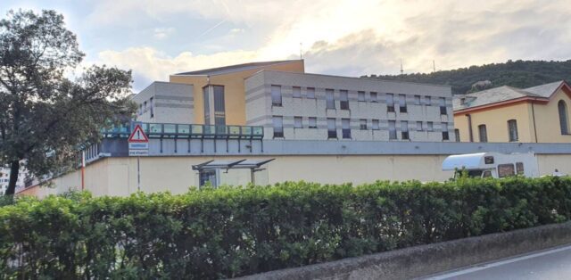 Marassi, detenuto armato aggredisce otto agenti: notte di violenza nel carcere genovese Marassi, detenuto armato aggredisce otto agenti: notte di violenza nel carcere genovese