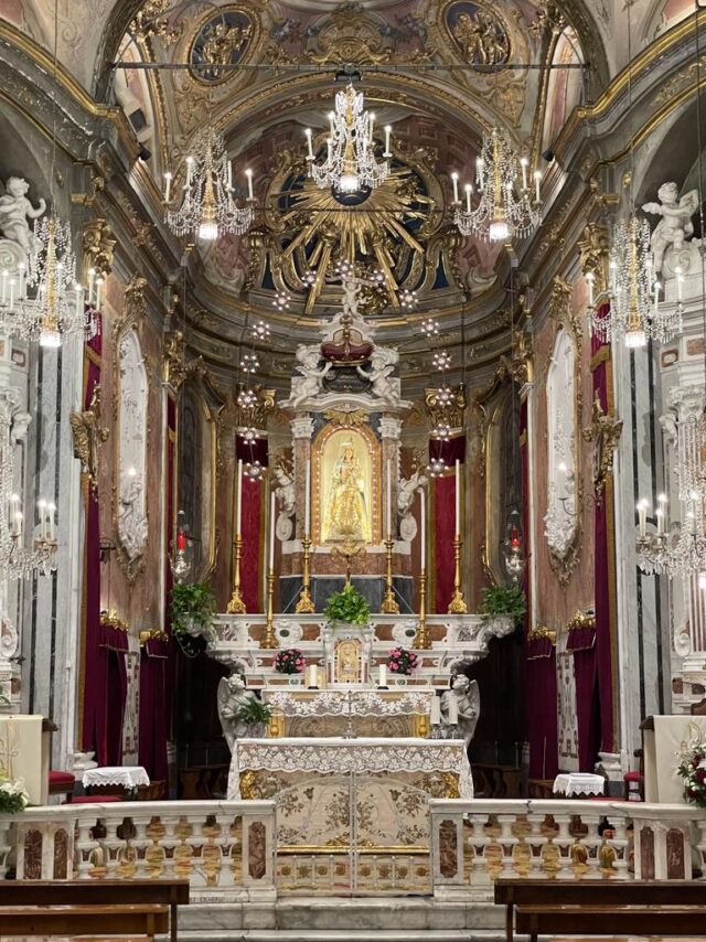 Recco, accese le luminarie in onore di N. Signora del Suffragio Recco, festa alla N.S. del Suffragio: è tempo di fuochi