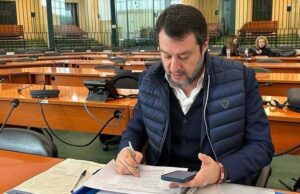 Migranti, Becchi: l’unico che ha tentato di arginare l’invasione è sotto processo