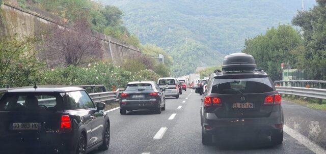 Caos autostrade e lavori infiniti: in A12 oltre 2 km di coda tra Recco e Nervi