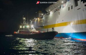 Incendio sul traghetto Cossyra: la Guardia Costiera salva tutti i passeggeri Incendio sul traghetto Cossyra: la Guardia Costiera salva tutti i passeggeri