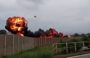 Tragedia vicino a Caselle: cade Freccia Tricolore, bimba deceduta Tragedia vicino a Caselle: cade Freccia Tricolore, bimba deceduta