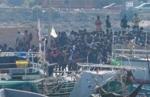 Quasi 2.500 migranti a Lampedusa in 24 ore, è record di sbarchi Quasi 2.500 migranti a Lampedusa in 24 ore, è record di sbarchi