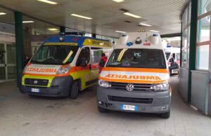 Grave incidente in via Bologna: donna travolta e schiacciata contro saracinesca durante una passeggiata Grave incidente in via Bologna: donna travolta e schiacciata contro saracinesca durante una passeggiata