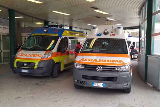 Caos Pronto soccorso genovesi, ambulanze bloccate. M5S: Caporetto sanità ligure Grave incidente in via Bologna: donna travolta e schiacciata contro saracinesca durante una passeggiata