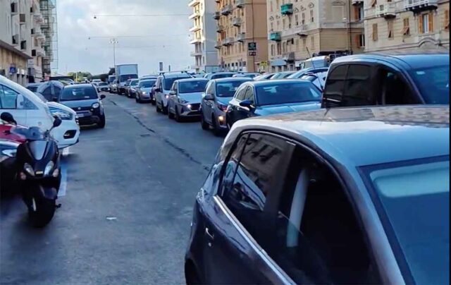 Chiusura corso Marconi, genovesi inferociti
