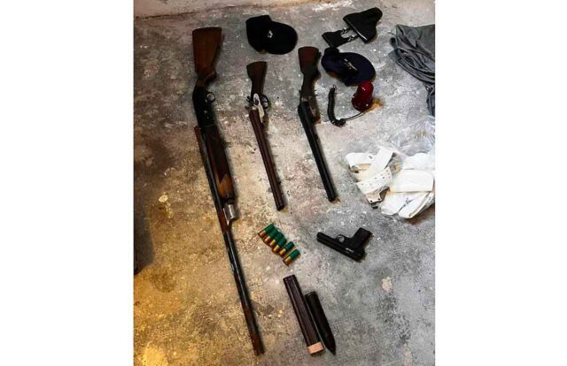 Anche un fucile a canne mozze tra le armi trovate al Cep Anche un fucile a canne mozze tra le armi trovate al Cep