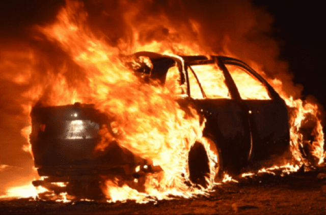 Genova Albaro: due auto in fiamme
