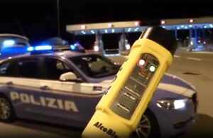 Alcolock, obbligo ufficiale per chi è stato condannato per guida in stato di ebbrezza: cosa sapere Alcolock, obbligo ufficiale per chi è stato condannato per guida in stato di ebbrezza: cosa sapere