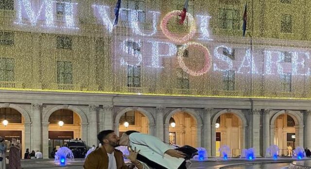Pastorino e Candia contro il maxischermo sul palazzo della Regione Pastorino e Candia contro il maxischermo sul palazzo della Regione