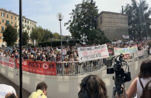 No al rigassificatore, Toti contestato a Savona: giù le mani dal nostro mare