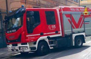 Incendio di auto a GPL alla Spezia: guidatore illeso Incendio di auto a GPL alla Spezia: guidatore illeso