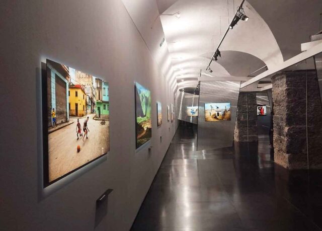 Children: a Genova la mostra di Steve McCurry Children: a Genova la mostra di Steve McCurry