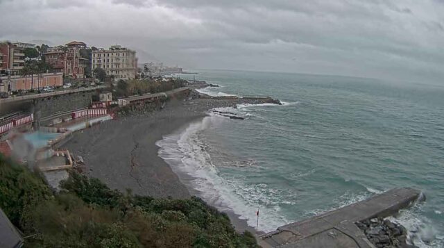 Allerta meteo per burrasca, chiusi i cimiteri nella Giornata dei Defunti