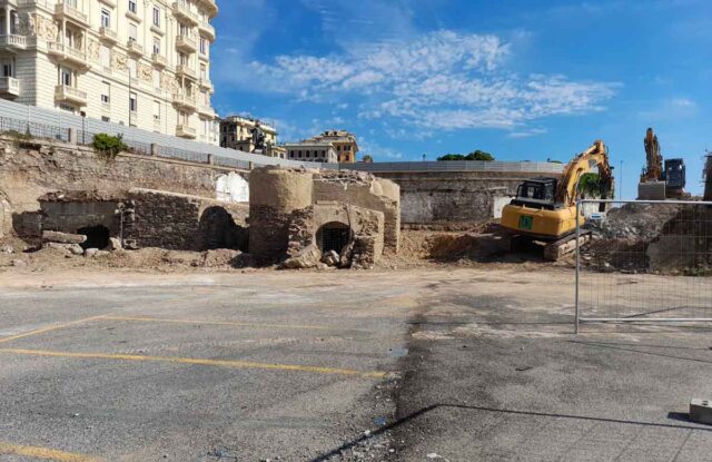 Sotto la rotonda di Carignano spuntano i resti delle antiche batterie Sotto la rotonda di Carignano spuntano i resti delle antiche batterie