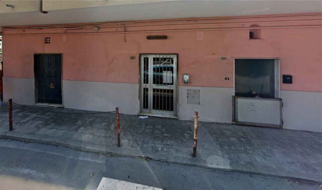 Uomo ucciso a coltellate in casa dopo una lite alla Foce: c’è un fermo Uomo ucciso a coltellate in casa dopo una lite alla Foce: c’è un fermo