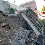 Proseguono le operazioni dei vigili del fuoco sulla frana di via Cabrini