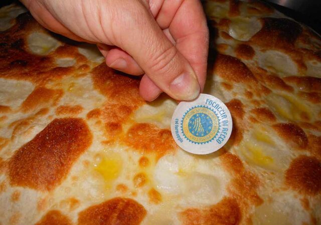 Taste Atlas premia la Liguria con la Focaccia di Recco Taste Atlas premia la Liguria con la Focaccia di Recco