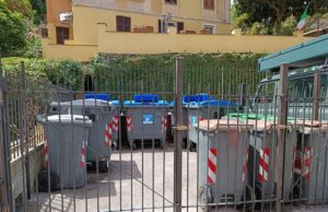 Recco, nuova postazione recintata per i rifiuti in piazzale Ricina Recco, nuova postazione recintata per i rifiuti in piazzale Ricina