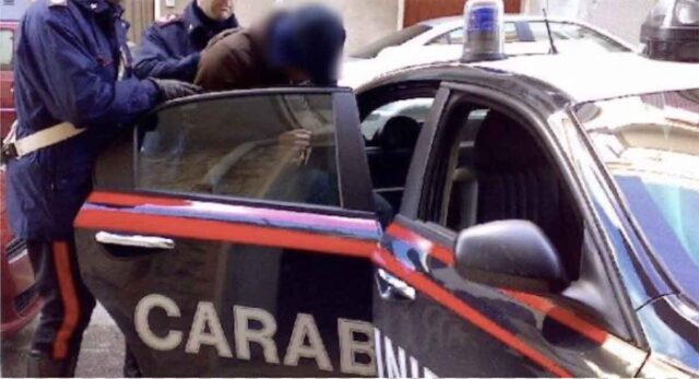 Carabinieri arrestano a Genova un uomo per il furto di abiti e gioielli per 200mila euro Caruggi,Carabinieri arrestano a Genova un uomo per il furto di abiti e gioielli per 200mila euro senegalese spaccia droga a minorenne genovese: arrestato