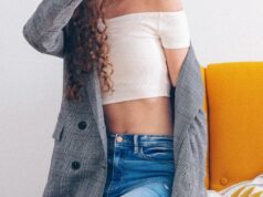 Figlia 16enne a letto con lo zio, il padre li scopre e lo getta dalla finestra