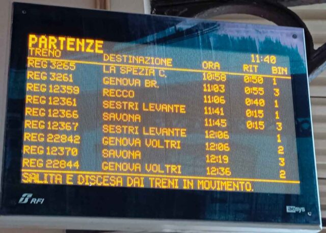 Rapallo, 50enne investito da locomotore: grave. Linea treni in tilt Rapallo, 50enne investito da locomotore: grave. Linea treni in tilt