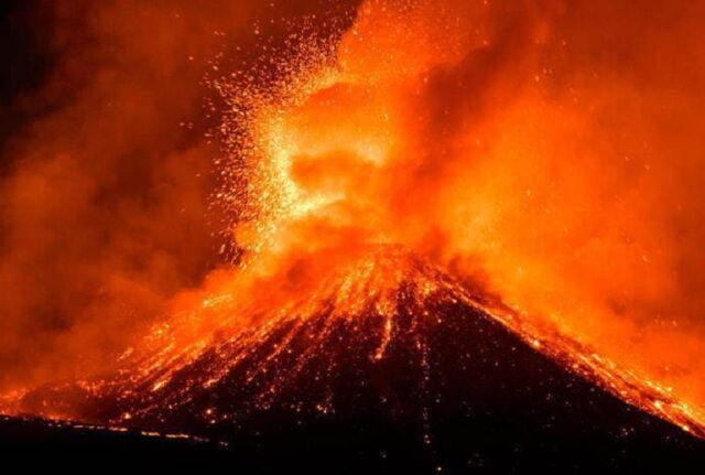 Dentro il magma del vulcano con AI per prevedere un’eruzione